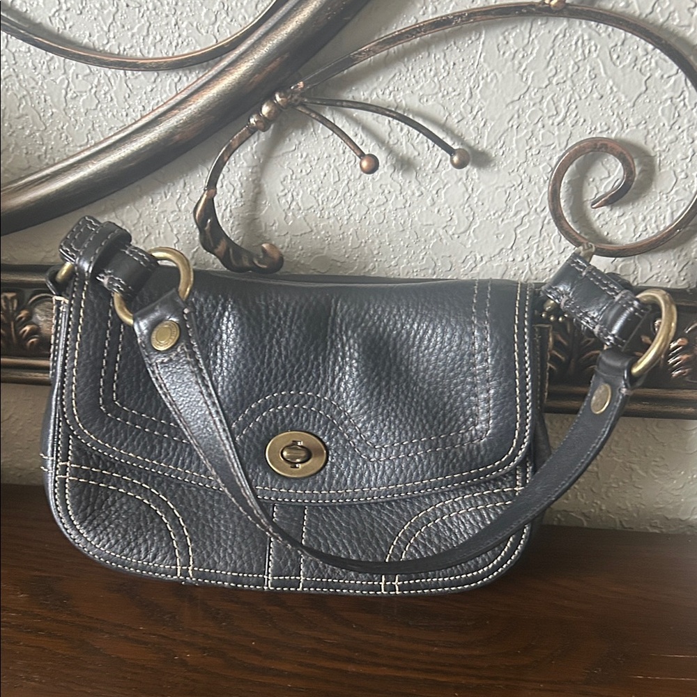 Coach Vintage Chelsea Demi Flap Black Leather Brass turnlock  Shoulder Bag Y2K